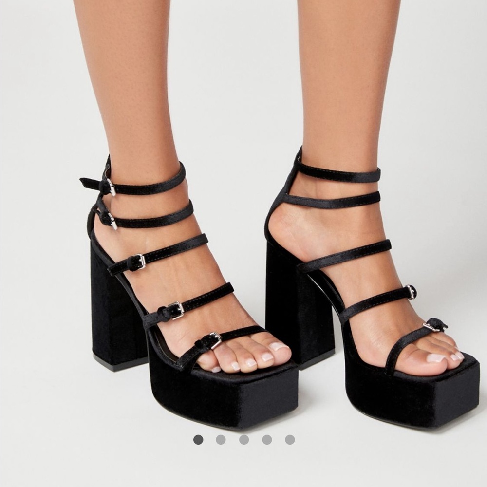 Urban Outfitters Parker Strappy Platform Heels sz 6